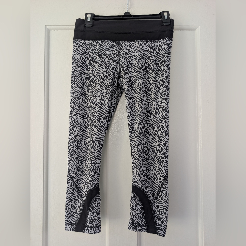 Lululemon Leggings Black White Geomet and White Striped Garment with Blue Accent